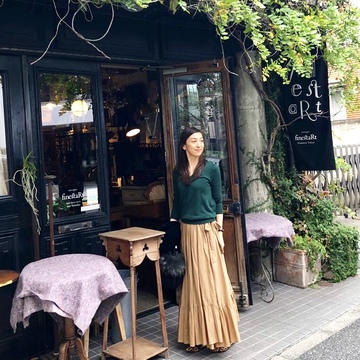 グリーンVニットで、都立大cafeぶらぶら♩