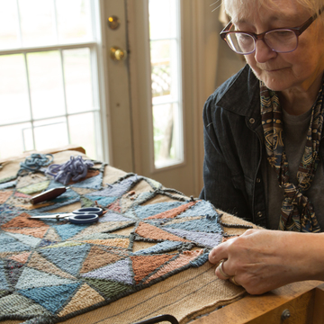 美しい手仕事「ラグ・フッキング」に魅了されて【大人の食欲と好奇心を満たす、カナダ／プリンス・エドワード島⑥】 