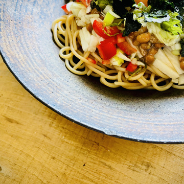 【薬膳的アスリート飯】ゼンブヌードル（ZENB）で夏のお疲れ対策。赤パプリカと納豆、山芋のパワーパスタ&カツオとトマトのパワーパスタ