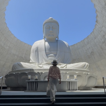 札幌で出会った建築美。真駒内滝野霊園『頭大仏』の自由な発想に触れる旅