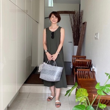 カーキーのワンピースで涼しく