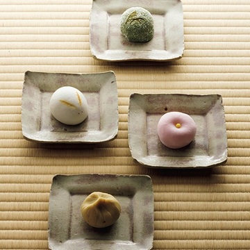 御菓子司 塩芳軒「季節の蒸菓子」で四季の移ろいを感じて【京菓子でお茶時間】