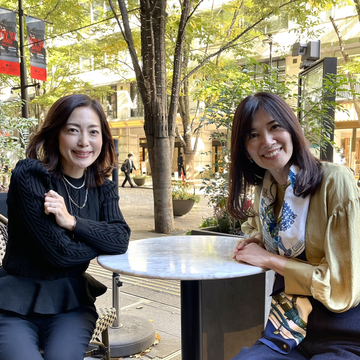 ブラックパンツコーデでランチデート