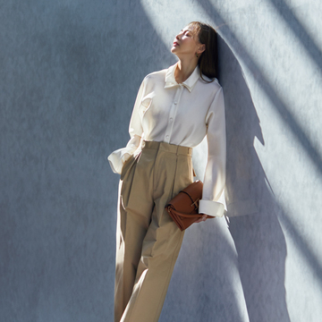 【50代 主役になる美貌のシャツ】極上の張りのあるシルクシャツに心奪われて