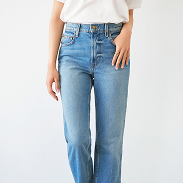 きれいなデニムスタイルが手に入る「ビーサイド ジーンズ」のストレートデニム