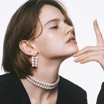 【eclat’s pick up】アイコニックなTASAKIの新作ジュエリーが50代の着こなしをモードに格上げする！