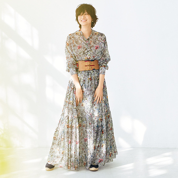 春は「花プリントのセットアップ」でカジュアルコーデに挑戦【富岡佳子が装う、春いちばんの服】