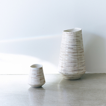 【部屋を素敵にしてくれるインテリアアイテム2選】カール・ハンセン＆サンのチェアとブルネロ クチネリのフラワーベース