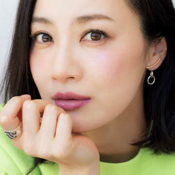 チークは骨格無視で高めに！　入れたところが頬になる【リフトアップメイク】