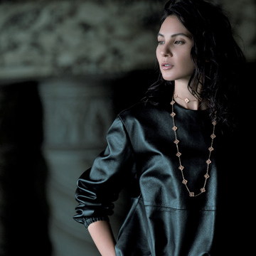 ピンク・黒・白の３色で魅せる、大人ジュエリーのすすめ　五選