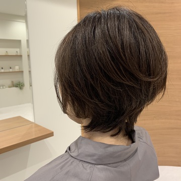 【50代の髪型】冬に向けて短すぎない大人のひし形くびれショートに