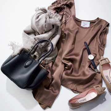 女友だちと会う日は「守り」のバッグとフラットシューズで【スタイリスト大草直子の「おしゃれ塾」】