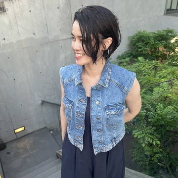 デニムベストがコーデに新鮮な風を運んできてくれました♪