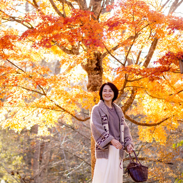 彩りの秋、紅葉真っ盛りの山中湖ドライブ♪熱々ほうとうや超人気カフェ♪