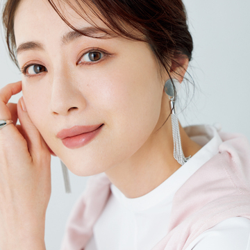 抜け感のあるくすみピンクは、幸福感に満ちた優しい表情が手に入る【洗練ワントーンメイク】