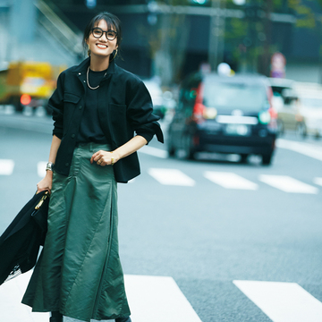 MA-1風スカートを主役に辛口スタイルで着こなす【おしゃれエディターのロングスカート着こなし術】