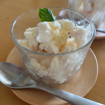 桃のフローズンヨーグルト