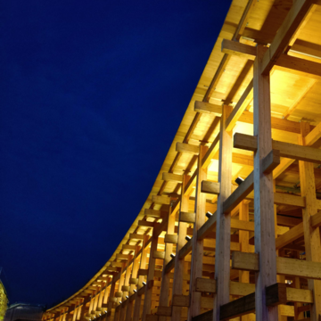 仕事帰りにフラリ、夜ソロ万博