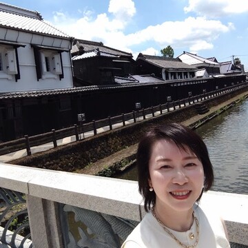 cocaのニットトップスで夏のドライブ