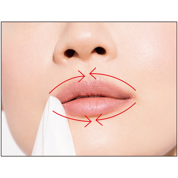 唇は輪郭をくっきりさせてふっくら見せて。藤原美智子さんが教える50代メイクテク