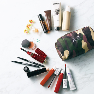 坪田あさみさんの「汎用性抜群ポーチ」の中身をチェック【麗し美女の「ポーチの中身」夏】