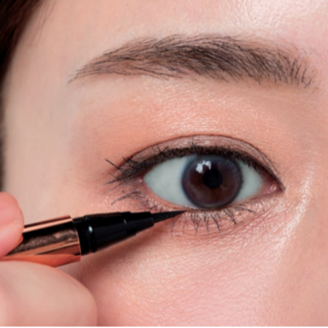 +2mm以上の効果あり！ アイライナーの入れ方で目の存在感がアップする「縦幅拡大アイメイク」