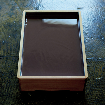 必ず食べたい夏限定の2大名品！“巴裡 小川軒のモモパイ”と“源太萬永堂の水ようかん”