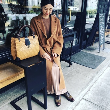 ぐっとくる靴。Ferragamoカーキのウイングチップ