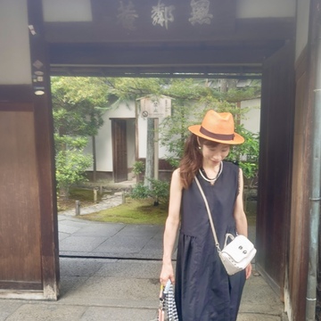 黒ワンピースで楽しむ夏の京都〜日本庭園やこだわりのコスメショップへ