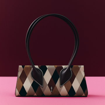モダンな造形にうっとりする、クリスチャン ルブタンの新バッグでドレスアップを楽しんで【eclat’s pick up】