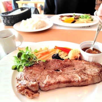 ウォーキングの目的は？ホテルレストランでアニバーサリーランチ