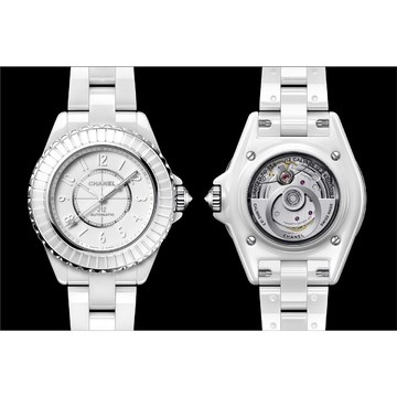 シャネル「J12」からレディスサイズ初の自動巻きモデルがデビュー