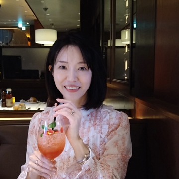 美味しい食事と散りゆく桜と　〜VMGカフェ（九段会館テラス）、ベンジャミンステーキハウス〜　