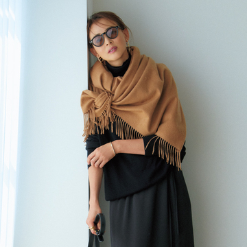 【タイトすぎないタイトスカート】「上下黒コーデ」も丈長めのツヤあり素材ならおしゃれ上級者見え！