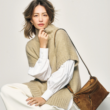 【50代のおしゃれ基本ルール】ラメニット×ハンサムパンツならベージュトーンも一気にこなれる