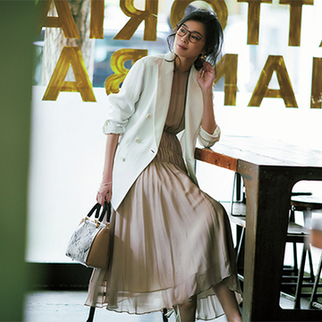 ピンクベージュのシフォンワンピで女友だちと観劇へ【7月の雰囲気出しワンピース31days】