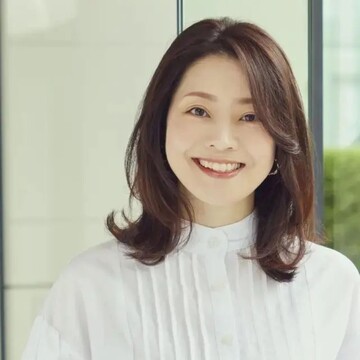 自然体なのにあか抜けて見える「50代の今どきミディアムヘア」5選