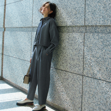 【この秋、本命はリュクスなグレー】体型カバー&クールに着映えるマニッシュパンツがイチオシ