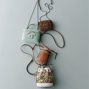 アラフィー女性に似合う「小粋なデザイン」のポシェットでこでかけを楽しく！