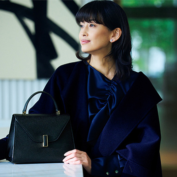 【名品黒バッグ】優雅さが香る「ヴァレクストラ」の今季注目バッグ