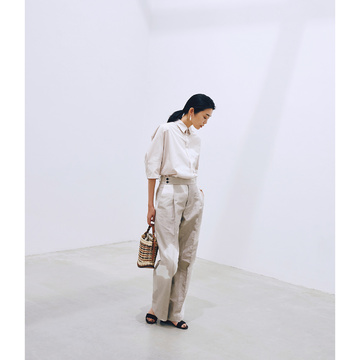 ペイント柄パンツで夏のワンツーコーデをモードに刷新！気温33℃｜8/8(火)【50代の毎日コーデ】