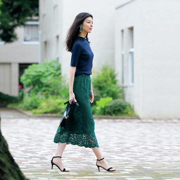 濃密色をプラス！“フォレストグリーン”を加えて知的で洗練された女性に