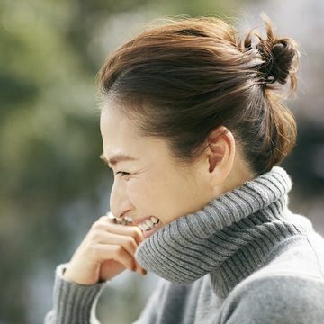 亜希さん、初のエッセイ『亜希のことば   私を笑顔にしてくれるヒト・コト・モノ』刊行！WEB限定インタビュー【前半】