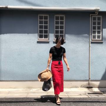 ミラオーウェンのビビッドなスカート