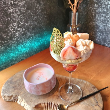 開花宣言と桜パフェ🌸