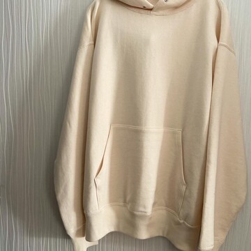 着心地のよさとシンプルなデザインが50代にちょうどいい！即買いした「リフィル」のスウェット