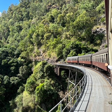 オーストラリア・ケアンズの旅②「世界の車窓から」で有名なキュランダ鉄道に乗る☆