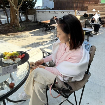 H＆Ｍの桜色ニットとUNIQLOデニムでご近所ランチ