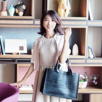 旅行バッグは【GOYARD&DIOR】のトートでミニマムに