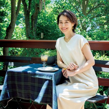 佐藤綾子さん「緑に囲まれ風を感じる、家で過ごす時間が大好きです」【エクラ華組 心のラグジュアリーが育つ時間vol.5】
